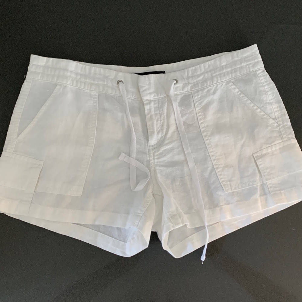 NWT - Banana Republic - White linen shorts